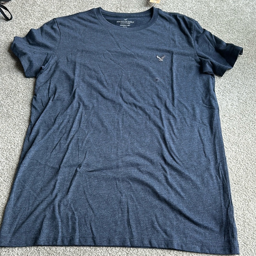 American Eagle Outfitters Men's Navy Classic Fit Tee Size Medium NWT